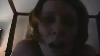 ممارسة جنس فموي عميق بمسبحة