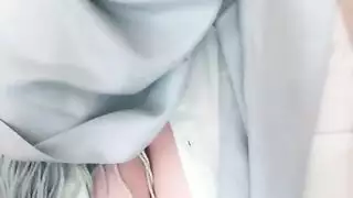 الشريط الجنسي السري للمحجبة: جلسة استمناء ساخنة لعشيقها