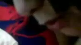 العاهرة المتأوهة تأخذ زب خشن من حبيبها