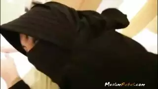 قذف داخل كس مشعر للعاهرة النقاب