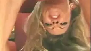 شقراء تأخذ قضيب إيطالي قوي في كلا الفتحتين