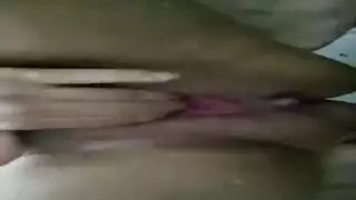 جلسة نياكة خاصة شديدة: زبون شرقان يضرب كسها بشغف قاسي