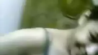 فتاة محجبة تخلع ملابسها وتداعب نفسها ثم تمارس جنساً صارخاً