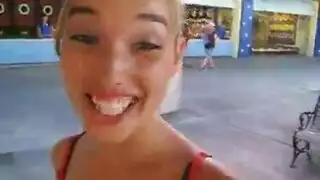 خيال دي بي: فتاتان مثيرتان تعبدان قضيبًا عملاقًا