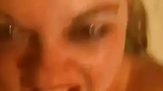 فعل بالقضيب الأسود الكبير مع حليبتين أسودتين ممتلئتين في فيلم أفريقي ساخن