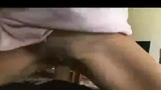 مشهد إباحي مكثف لركوب العاهرة الصغيرة للكرة