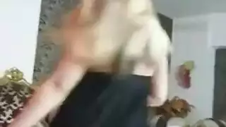 فتاة مصرية ساخنة ذات أثداء ومؤخرة ضخمة في رقص عاري صريح