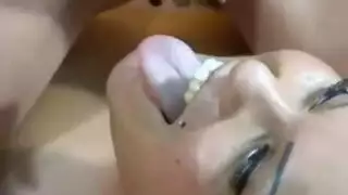 لعب شرجي مثلي: أحزمة وأدوات شرجية في الفعل