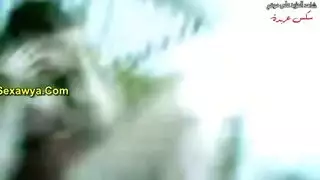 ثديان كريميان وتدليك مهبلي عميق خلال مكالمة