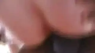 شاب أشقر وسيم يستمني بشدة