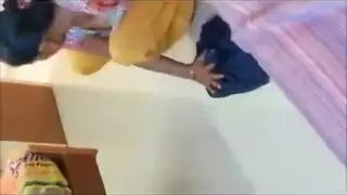 وجه بريء، مؤخرة قذرة: استيلاء إباحي كامل