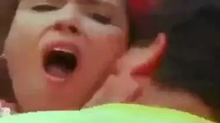 مشهد ساخن على السطح: أثداء لوسي نيك تتعرض للعبث بينما تمارس الجنس
