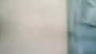 رجل ينيك بنت صغيره في طيزها