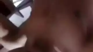 خيال إباحي: إحلق كسها ثم أدخل أصابعك بعمق