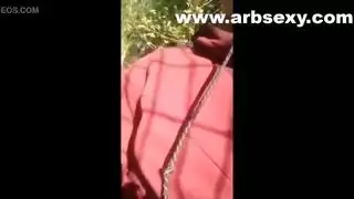 إباحية قوية في الزقاق: وقحة على الحائط تأخذ الزب