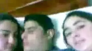 مص ثنائي لرجل مصري ثري وجماع مثلثي صارخ