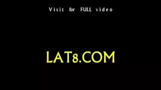 خدمة كاملة: مرافقة لاتينية تستمني وتنكح قضيباً عملاقاً