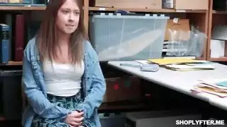 جنس المكتب العاري: التأوه خلال وضع الكلب المكثف