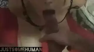 ربة منزل مجاورة متعطشة تبتلع كل سائل من وجها بعد جماع عنيف