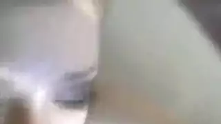 خيال تعدد الشركاء مع حركة الجلوس على الوجه