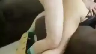 تصرخ من القوة