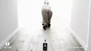 مراهقة تحصل على كسها ملتهم بلسان خبير