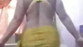 كاميرا مباشرة: تعري صريح لفتاة عربية في الغرفة مقابل المال