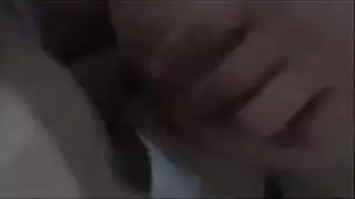 شؤون عائلية: الأخت تنحني لشرج الأخ الصريح