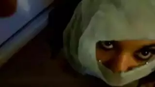 خدمة فم مقنع: فتاة ساخنة تبتلع السائل المنوي باحترافية