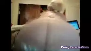 ملابس هذه الفتاة مجرد مقدمة للجنس العنيف