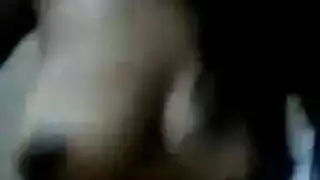 متدربة مفلسة تتلقى ضربات قاسية على المكتب من الإدارة