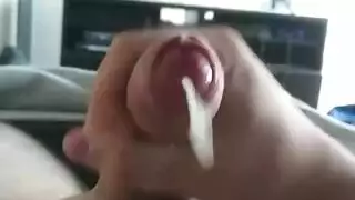 بنت صغيره تخرج من الحمام مع بابا