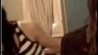 علاقة مثلية ساخنة: زوجات خائنات في فعل صريح