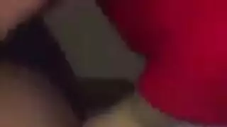 ملكة المص تأخذ القضيب بعمق وتدلكه