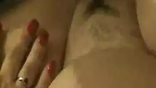 شقراء تتفنن في الحلق العميق ثم تمارس الجنس مع نفسها