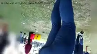 سكرتيرة وقحة: لاتينا بالجوارب الشبكية تبلع قضيبًا عملاقًا