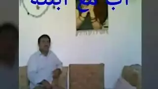 بنت بتبكي من قزف النشوة