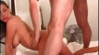 سكس فرنسي جد ساخن مع فتاة هائجة على السرير تتناك بقوة و مستمتعة