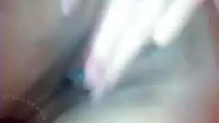 فرج فتاة سعودية السمين يلتقط خيارة في لعبة لعبة منفردة