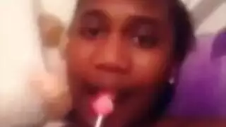 فتى فضولي ثنائي يأخذ قضيبين وفرج