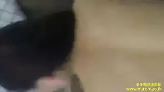 عاهرة ناضجة تمص قضيبًا في مشهد مص قاسي