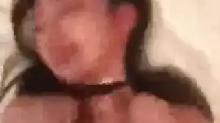 آسيوية بريئة ترتدي جوارب تستعد للاختراق المزدوج