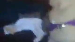 شرج صارم مع كاندي حمراء الشعر ومؤخرة جينا الصغيرة الضيقة