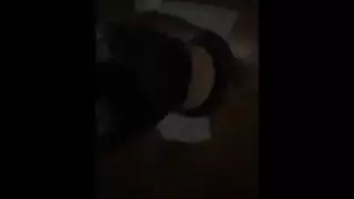 المدلك يقوم بتدليك فرجها الزلق قبل أن يمارس الجنس معها بعنف