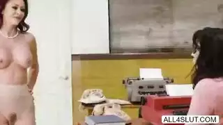 حركة مضخة المؤخرة الضخمة: مونيك ألكساندر تملأ فتحاتها