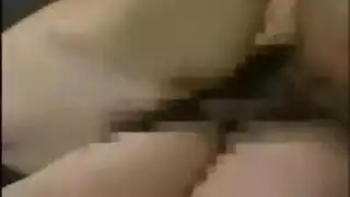 طالب ياباني يتمايل على قضيب صلب في كس ضيق رطب