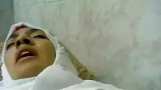 أنّات لا يمكن كبحها أثناء فعل إكس إكس إكس مكثف