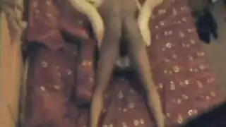 تجسس إباحي: جماع بين الأعراق وحوار فاحش