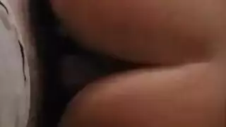 جبهة مورو نحيفة وزوجها أفضل صديق لها سخيف مثل اثنين من الحيوانات البرية، بينما هم في المنزل وحدهم