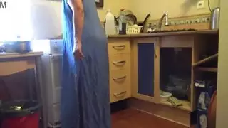 دخول على زوجة الاب وهي تستحم